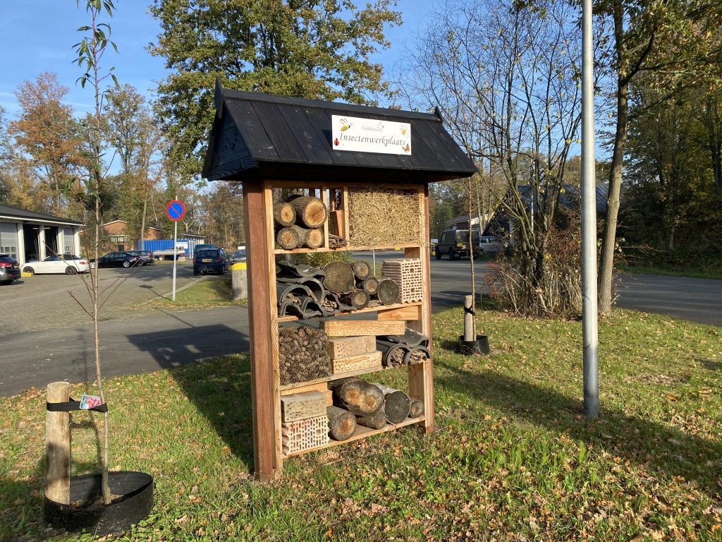 groot insectenhotel veldhuizen