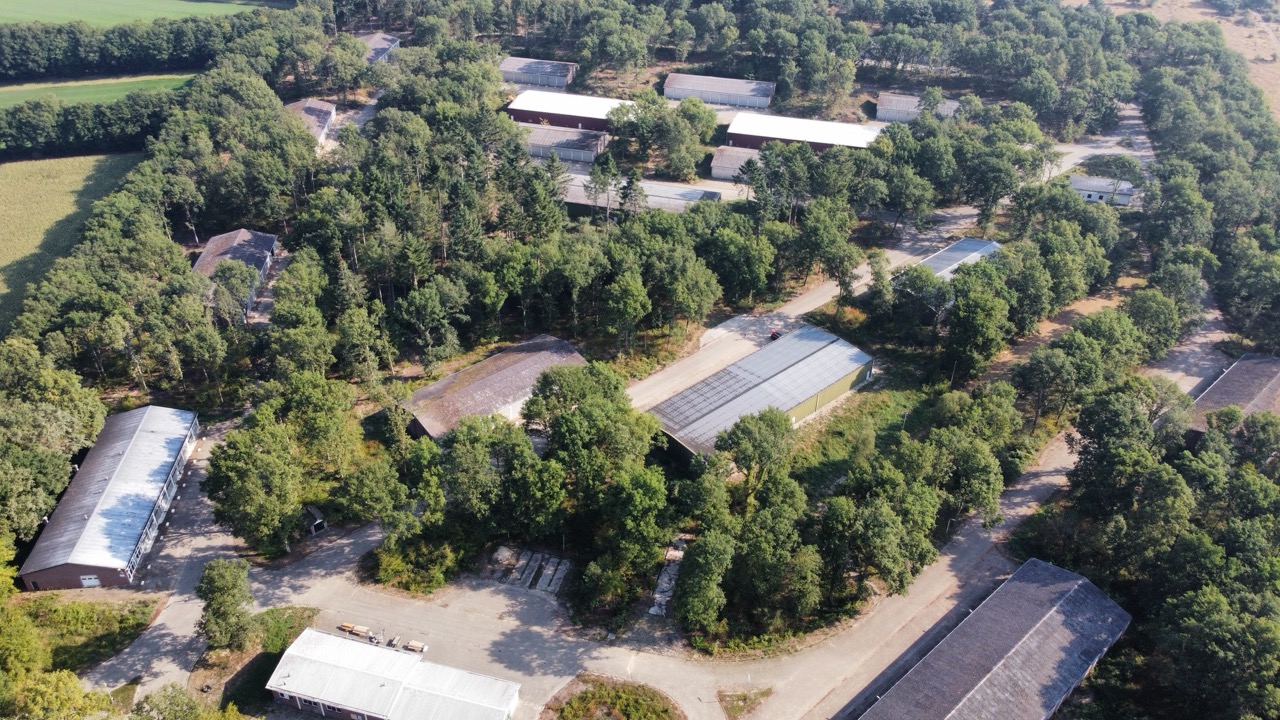 Mobilisatiecomplex Zwijnsbergen in Elst vanuit de lucht