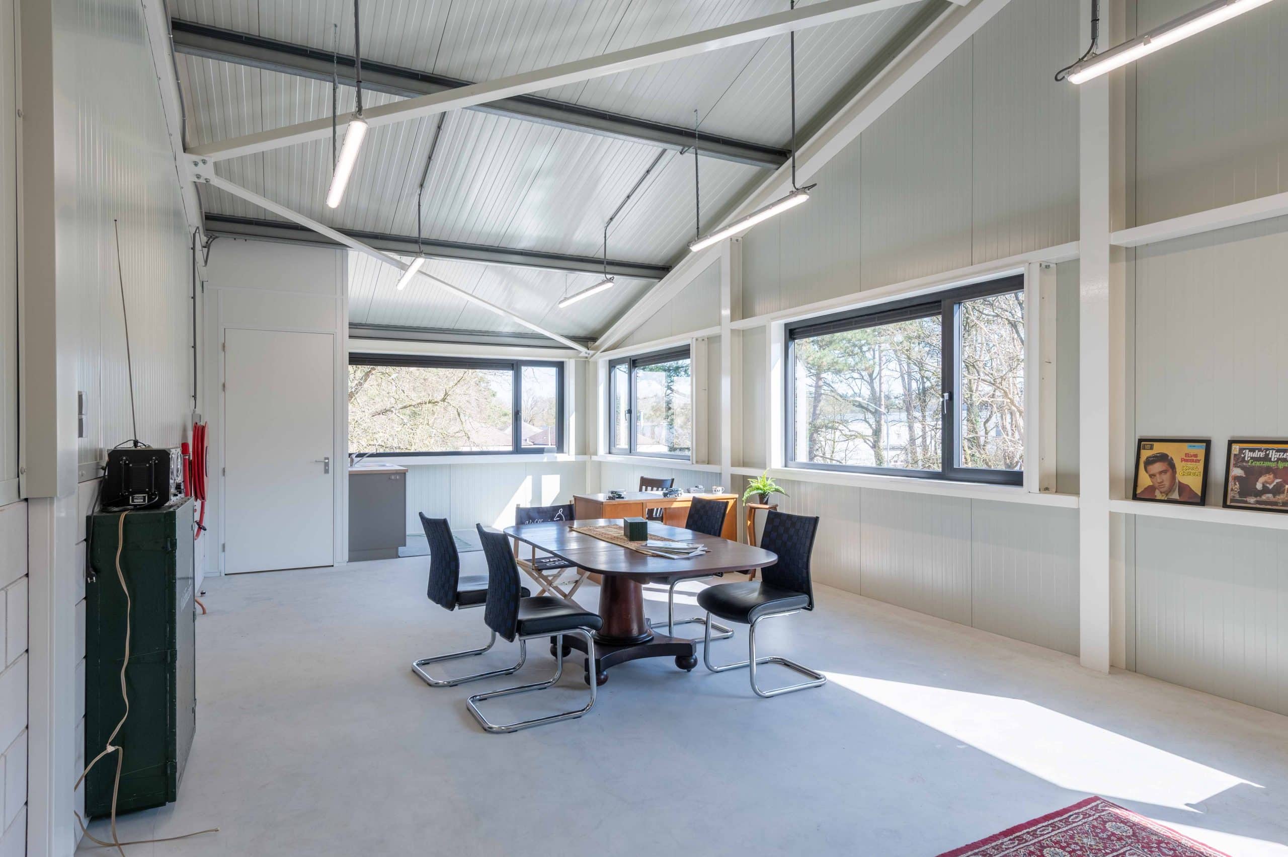Bedrijfsunit 4 aan de Coldenhovenseweg 96 in Eerbeek, hoekunit van 125 m² te huur